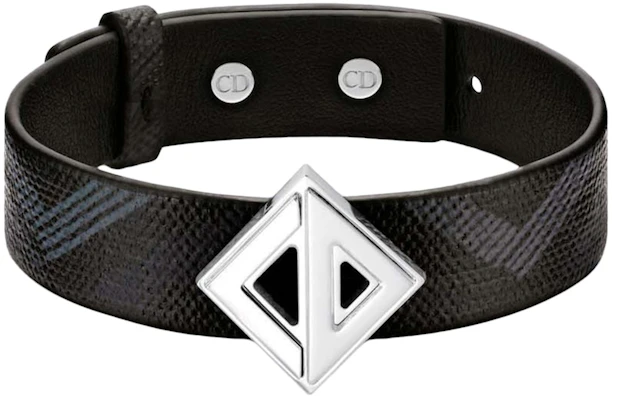 디올 CD 다이아몬드 블랙 팔찌
Buy 디올 CD 다이아몬드 블랙 팔찌