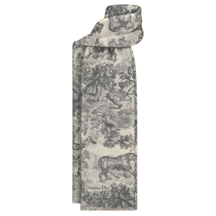 Lookbook DIOR Classic Pattern Fringe Goat Wool  Shawl - Ivory Color. 34JOU300I002_C810