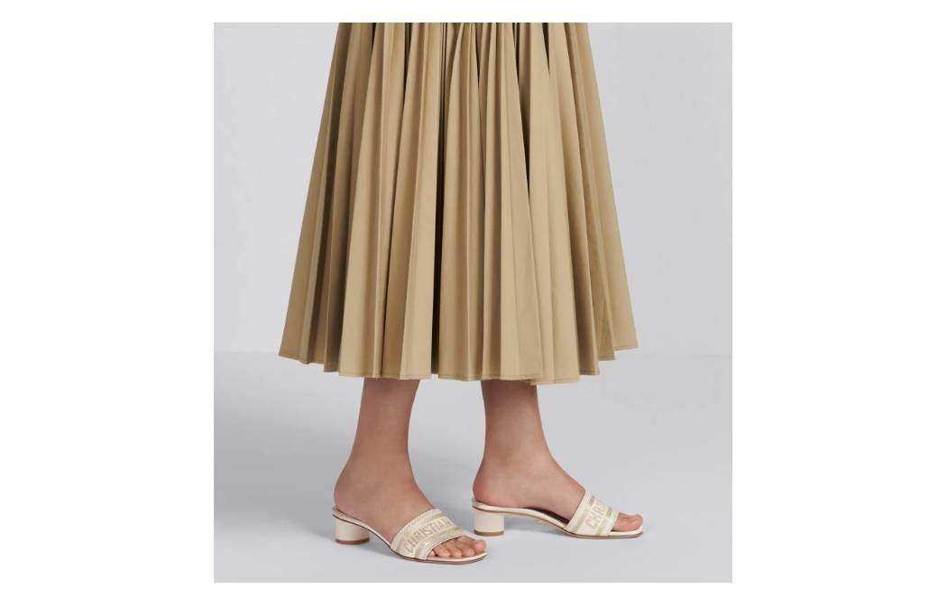 Lookbook 디올 드웨이 골드 샌들 힐 뮬 KCQ858SBXS49K