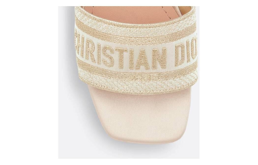 Shop 디올 드웨이 골드 샌들 힐 뮬 KCQ858SBXS49K