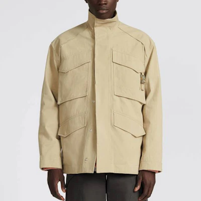 Chaqueta Beige con Múltiples Bolsillos y Cuello Alto DIOR FW22. 313C402A5673-C181 Shop Chaqueta Beige con Múltiples Bolsillos y Cuello Alto DIOR FW22. 313C402A5673-C181