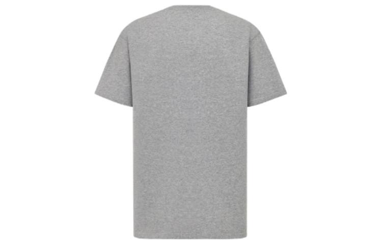 Lookbook DIOR FW22 灰色標誌短袖圓領T恤。 243J685B0554-C880