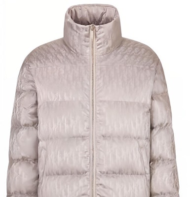 DIOR FW22 White Logo Jacquard Zip-Up Down Jacket 943C449A4462-C489 Sizing DIOR FW22 White Logo Jacquard Zip-Up Down Jacket 943C449A4462-C489
