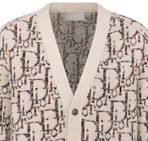 DIOR FW23 Sweater Rajut V-Neck Wool Oblique Jacquard Khaki. 213M233AT662-C187 Sizing DIOR FW23 Sweater Rajut V-Neck Wool Oblique Jacquard Khaki. 213M233AT662-C187