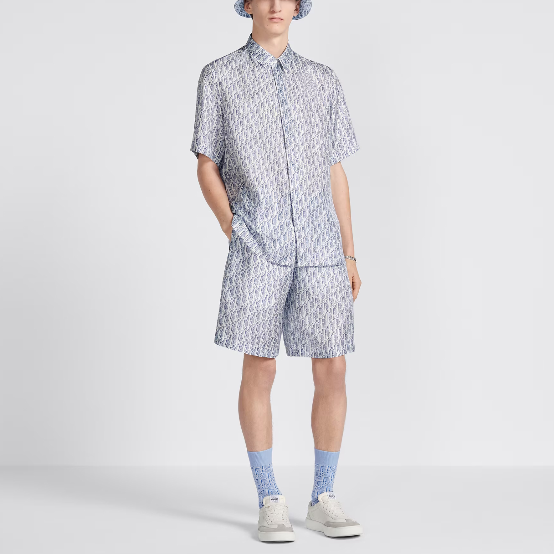 Shop 디올 FW23 블루 레터 로고 프린트 스트레이트 캐주얼 반바지 남성. 013C121B5872-C580