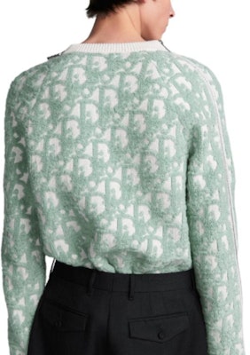 Suéter de punto DIOR FW24 Logo cuello redondo verde claro. 493M635AT847-C086 Details for Suéter de punto DIOR FW24 Logo cuello redondo verde claro. 493M635AT847-C086
