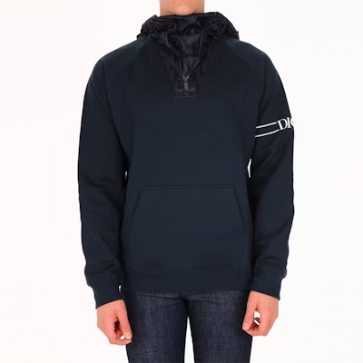 迪奥Logo蓝色连帽衫 113J406A0531-C585 Lookbook 迪奥Logo蓝色连帽衫 113J406A0531-C585