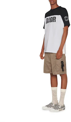 Kaos DIOR Logo Colorblock Crew Neck - Putih 193J646A0554-580 Shop Kaos DIOR Logo Colorblock Crew Neck - Putih 193J646A0554-580