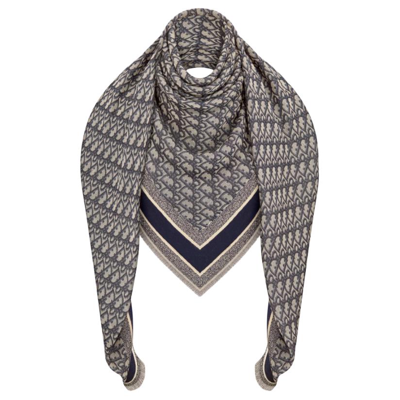 Lookbook 디올 로고 울 스카프 네이비 블루 유니섹스 커플 스타일. 12DOB140I142540