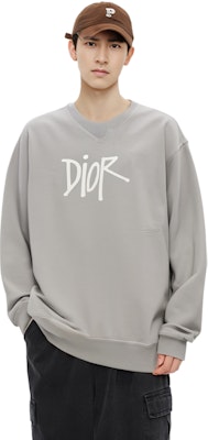 ディオール シグネチャー グラフィティプリント オーバーサイズ スウェットシャツ グレー 033J604B-0531-800 Shop ディオール シグネチャー グラフィティプリント オーバーサイズ スウェットシャツ グレー 033J604B-0531-800