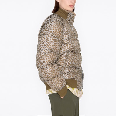 DIOR SS22 레오파드 프린트 지퍼 퍼퍼 자켓 베이지 긴팔. 213C411A5492-C188 Sizing DIOR SS22 레오파드 프린트 지퍼 퍼퍼 자켓 베이지 긴팔. 213C411A5492-C188