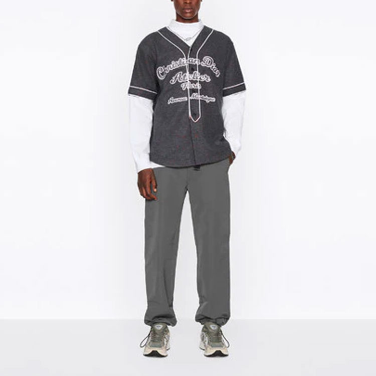 Shop DIOR SS22 Abu-Abu Logo Bordir Kaos Gaya Baseball. 213J530A0663-C883