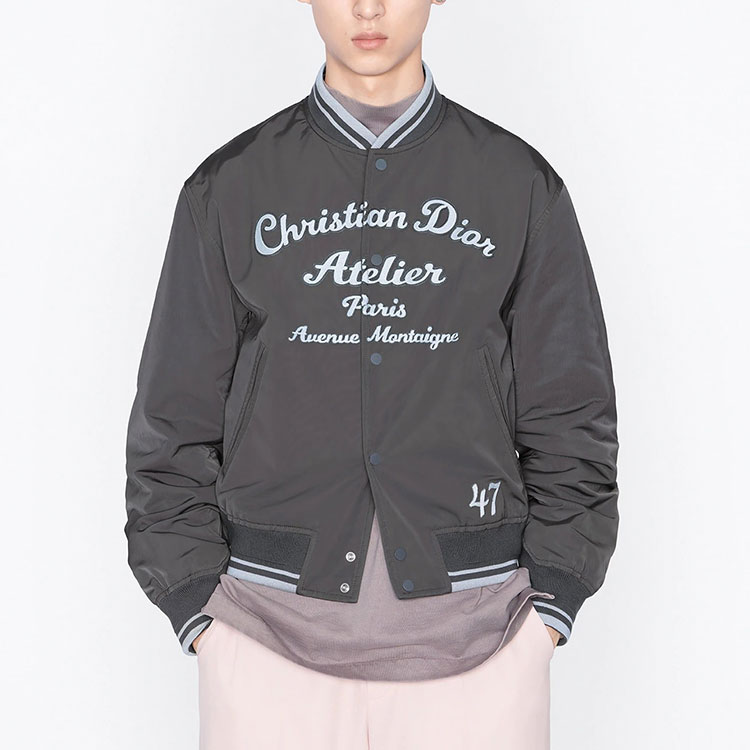 Sizing DIOR SS22 男款单排扣灰色满印夹克。 213C406A5457-C888