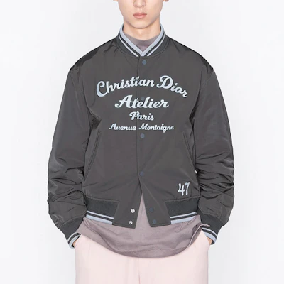 DIOR SS22 男款单排扣灰色满印夹克。 213C406A5457-C888 Sizing DIOR SS22 男款单排扣灰色满印夹克。 213C406A5457-C888