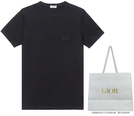 DIOR SS23 黑色棉质CD标志刺绣圆领T恤。 013J600A0677-C989 Shop DIOR SS23 黑色棉质CD标志刺绣圆领T恤。 013J600A0677-C989