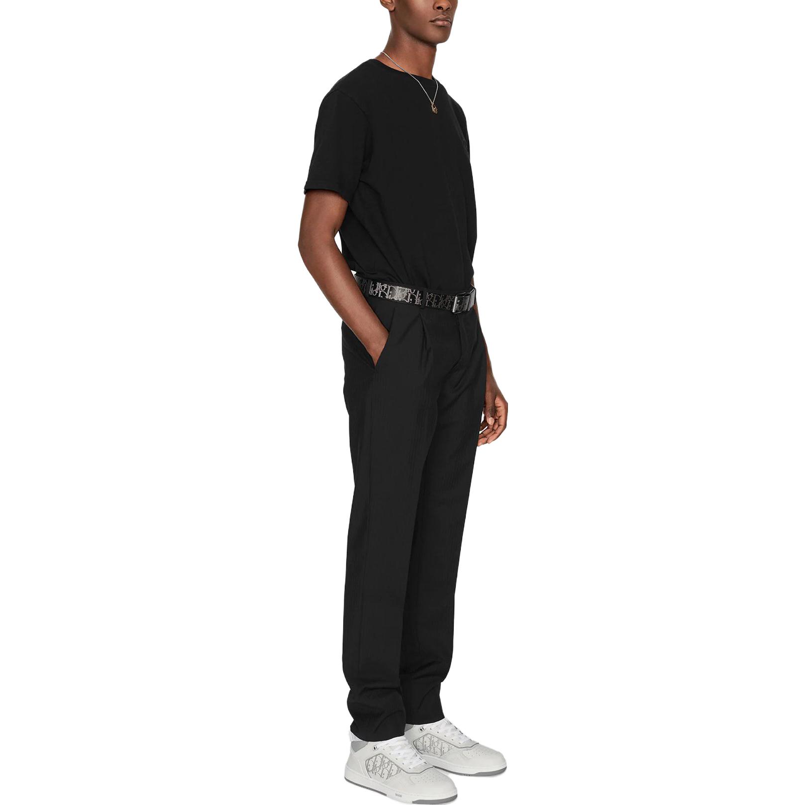 Sizing DIOR SS23 黑色棉质CD标志刺绣圆领T恤。 013J600A0677-C989