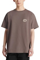 DIOR SS23棕色圓領刺繡標誌純色T恤。 943J605A0554-C771 Shop DIOR SS23棕色圓領刺繡標誌純色T恤。 943J605A0554-C771