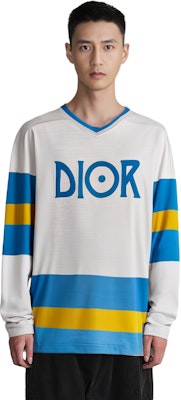 DIOR 2023春夏 灰色V領長袖T恤 條紋標誌印花。 293J630A0764-C085 Shop DIOR 2023春夏 灰色V領長袖T恤 條紋標誌印花。 293J630A0764-C085