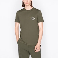 DIOR SS23 橄榄色Logo刺绣圆领短袖T恤。 013J600A0677-C680 Shop DIOR SS23 橄榄色Logo刺绣圆领短袖T恤。 013J600A0677-C680