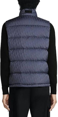 디올 SS23 남성용 로고 엠보싱 지퍼 다운 베스트 그레이 블루. 033C410A4462-C849 Shop 디올 SS23 남성용 로고 엠보싱 지퍼 다운 베스트 그레이 블루. 033C410A4462-C849