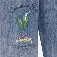 Sizing DIOR SS24 藍色牛仔外套,百合刺繡設計及扣領。 493D587AY552-C588