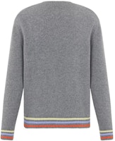 DIOR SS24 Sweater Cashmere dengan Bordir Logo Warna-Warni. 413M649AT774-C886 Lookbook DIOR SS24 Sweater Cashmere dengan Bordir Logo Warna-Warni. 413M649AT774-C886