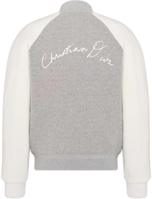 Chaqueta Gris Flor de Lirio Bordada DIOR SS24 de Corte Sencillo. 493J434A0878-C880 Lookbook Chaqueta Gris Flor de Lirio Bordada DIOR SS24 de Corte Sencillo. 493J434A0878-C880