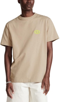 ディオール SS24 ロゴ刺繍 オーバーサイズ ベージュ クルーネック Tシャツ. 943J605F0554-C182 Shop ディオール SS24 ロゴ刺繍 オーバーサイズ ベージュ クルーネック Tシャツ. 943J605F0554-C182