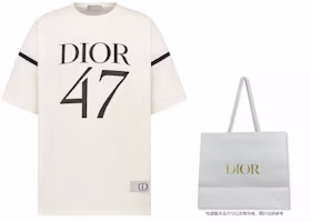 Lookbook DIOR SS24 Kaos Putih Lengan Pendek Loose-Fit dengan Cetak Huruf. 413J640A0849-C089