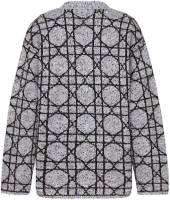 DIOR SS24 Gris Cannage Cárdigan de Punto con Cuello en V y Manga Larga. 483M232AT804-C889 Lookbook DIOR SS24 Gris Cannage Cárdigan de Punto con Cuello en V y Manga Larga. 483M232AT804-C889