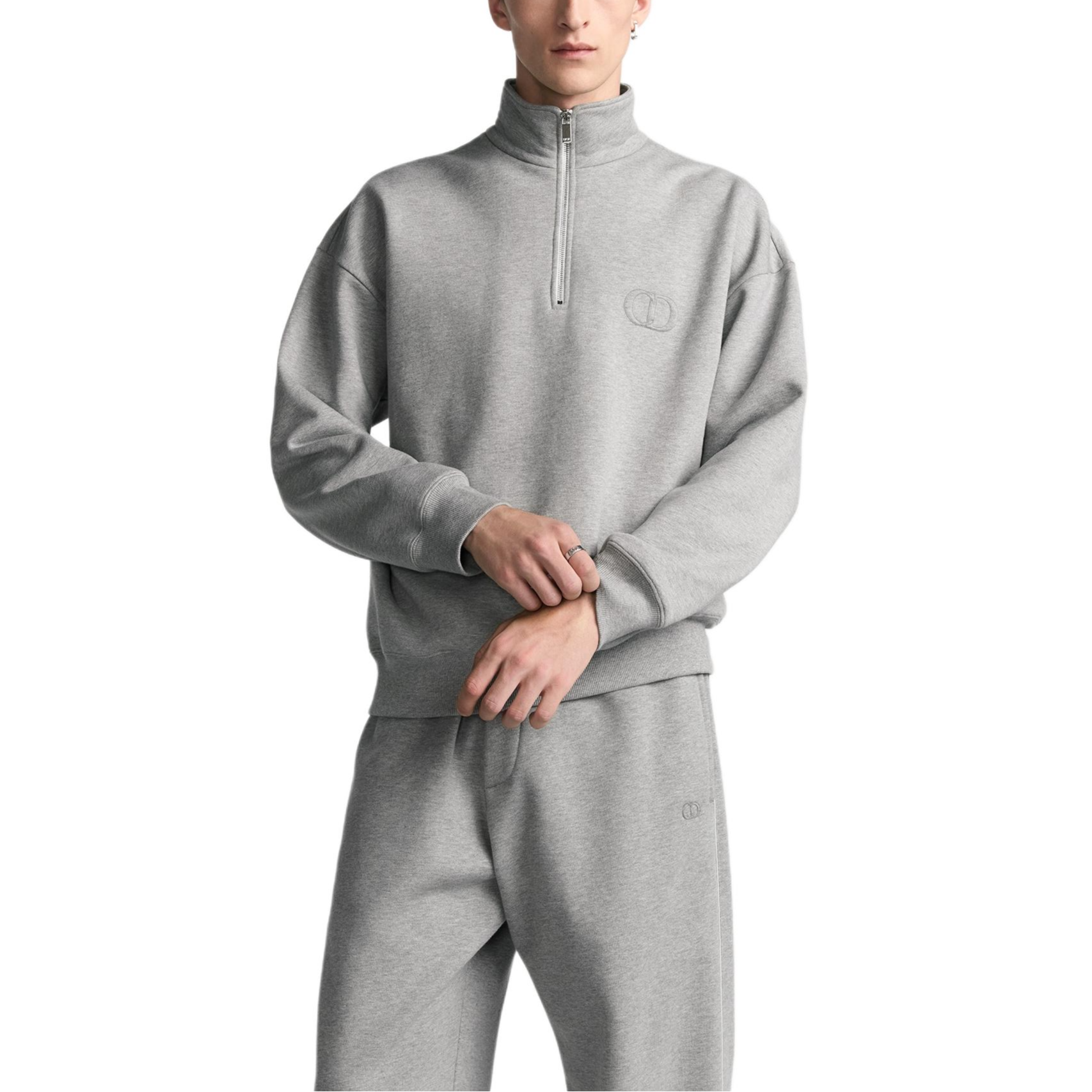 Shop DIOR SS25 刺绣半拉链灰色卫衣 - 春季时尚穿搭。 513J635A0531-C878