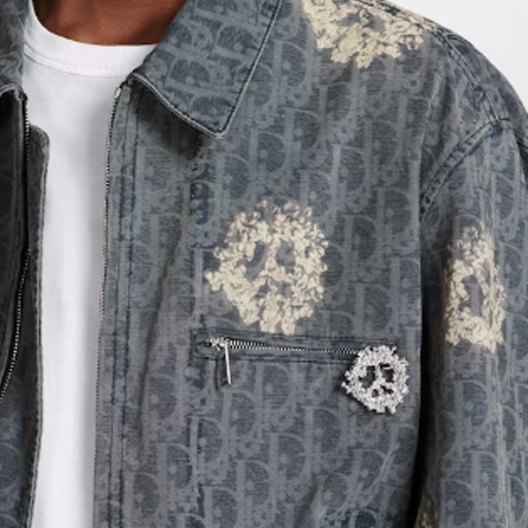 Purchase DIOR Tears 系列男士銀色標誌別針扣胸針。 V1087HOMMT-D906