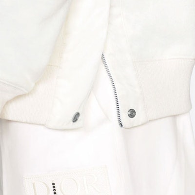 ディオール ホワイト ロゴパッチ付きクルーネック スウェットシャツ. 213J643A0687-C080 Sizing ディオール ホワイト ロゴパッチ付きクルーネック スウェットシャツ. 213J643A0687-C080