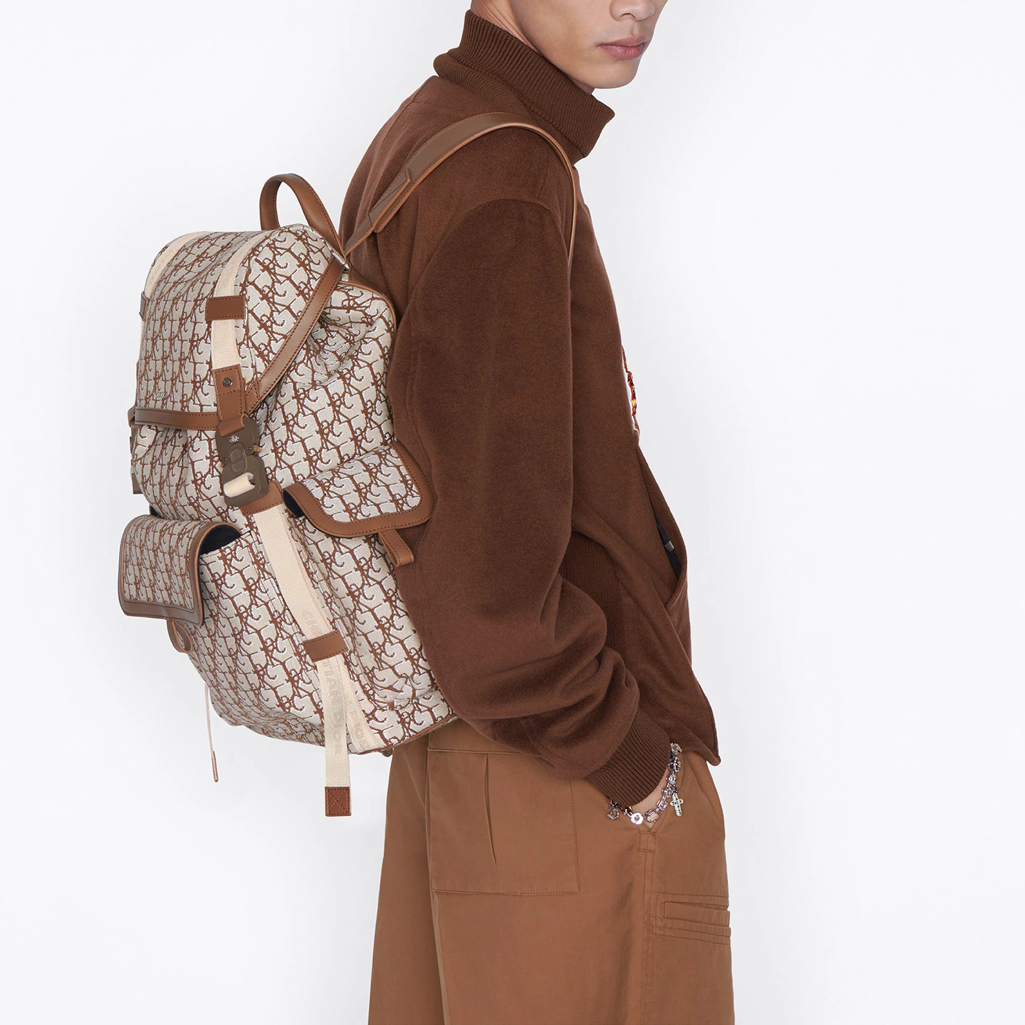 Sizing Dior x Cactus Jack 公路旅行咖啡棕背包