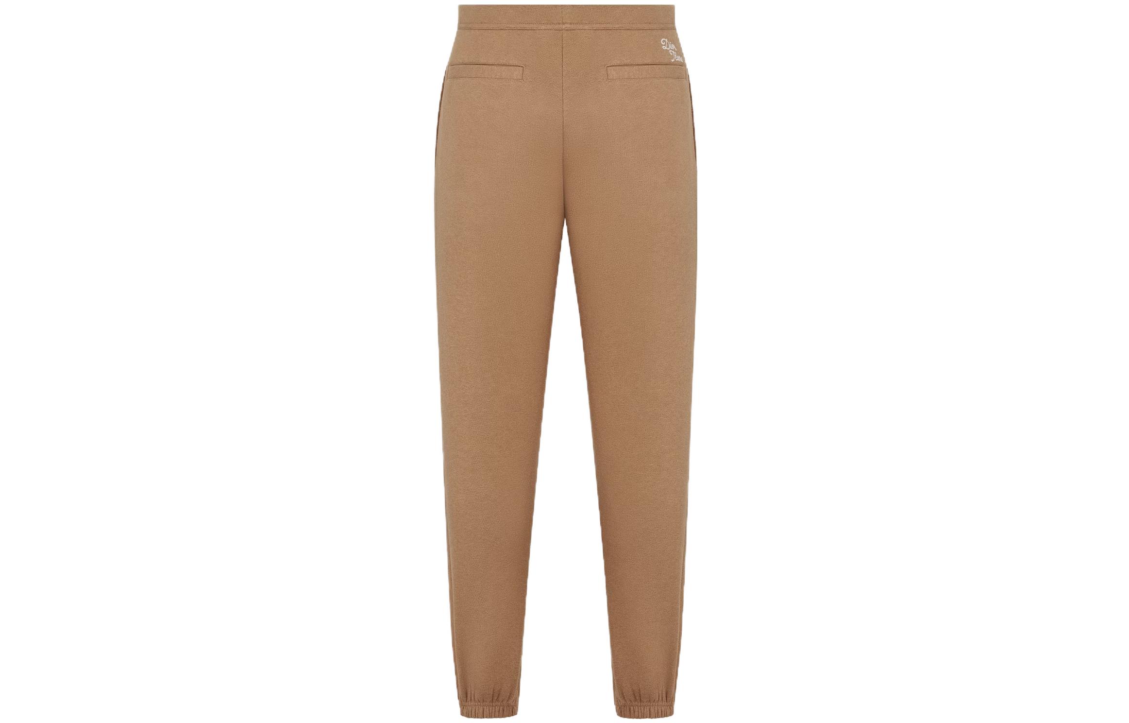 Lookbook Pantalones Jogger Beige Dior x Denim Tears SS23 con Logo Bordado. 393J132A0815-C184