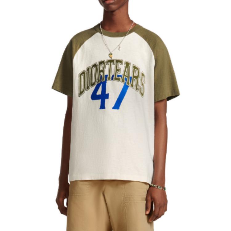Shop Camiseta Blanca DIOR x Denim Tears SS23 Logo Multicolor para Hombre. 393J680A0849-C086