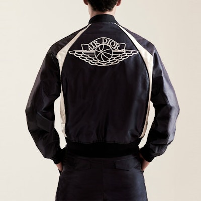 DIOR x ジョーダン カプセルコレクション メンズ ネイビーベースボールジャケット 033C401A4805-504 Lookbook DIOR x ジョーダン カプセルコレクション メンズ ネイビーベースボールジャケット 033C401A4805-504