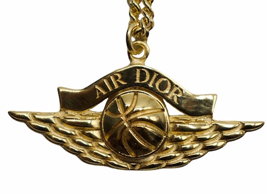 Dior x Jordan聯名金色翅膀吊墜項鍊 Order Dior x Jordan聯名金色翅膀吊墜項鍊
