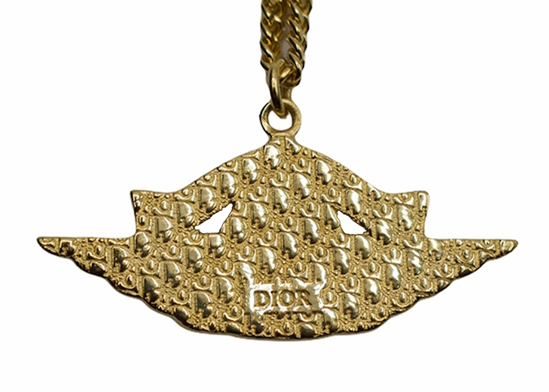 Lookbook Dior x Jordan聯名金色翅膀吊墜項鍊