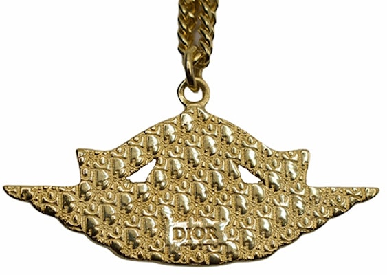 Dior x Jordan聯名金色翅膀吊墜項鍊 Lookbook Dior x Jordan聯名金色翅膀吊墜項鍊