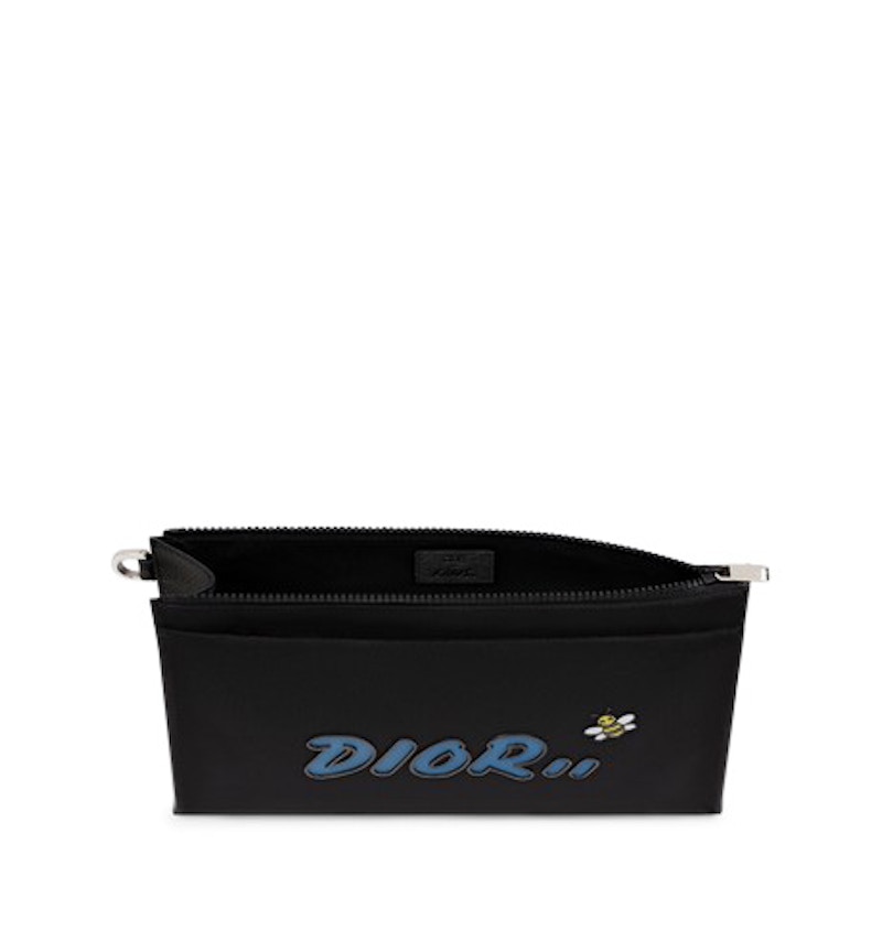 Lookbook 迪奥 x Kaws 蓝色标志黑色尼龙手包