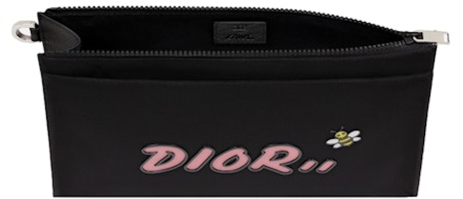 Dior x Kaws 粉色標誌黑色尼龍小袋 Lookbook Dior x Kaws 粉色標誌黑色尼龍小袋