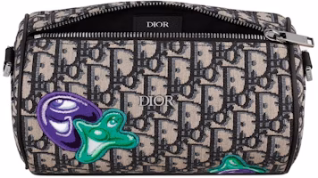 Tas Selempang Dior x Kenny Scharf Roller Beige/Hitam Lookbook Tas Selempang Dior x Kenny Scharf Roller Beige/Hitam