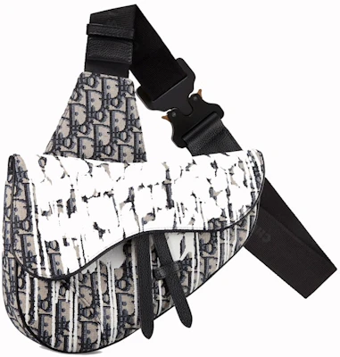 Dior x Raymond Pettibon Beg Pelana Corak Oblique Putih/Hitam Order Dior x Raymond Pettibon Beg Pelana Corak Oblique Putih/Hitam