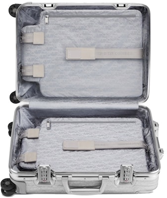 Dior x RIMOWA 4-Wheel Cabin Suitcase Aluminium Dior Oblique Silver Lookbook Dior x RIMOWA 4-Wheel Cabin Suitcase Aluminium Dior Oblique Silver