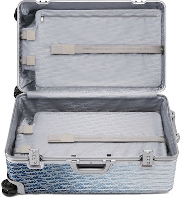 Dior x RIMOWA 4-Wheel Large Suitcase Aluminium Dior Oblique Blue Gradient Lookbook Dior x RIMOWA 4-Wheel Large Suitcase Aluminium Dior Oblique Blue Gradient