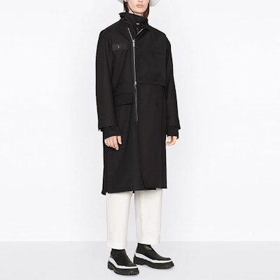 DIOR x Sacai FW21 Black Logo Patch High-Neck Long Coat. 213C312A4451-C989 Shop DIOR x Sacai FW21 Black Logo Patch High-Neck Long Coat. 213C312A4451-C989