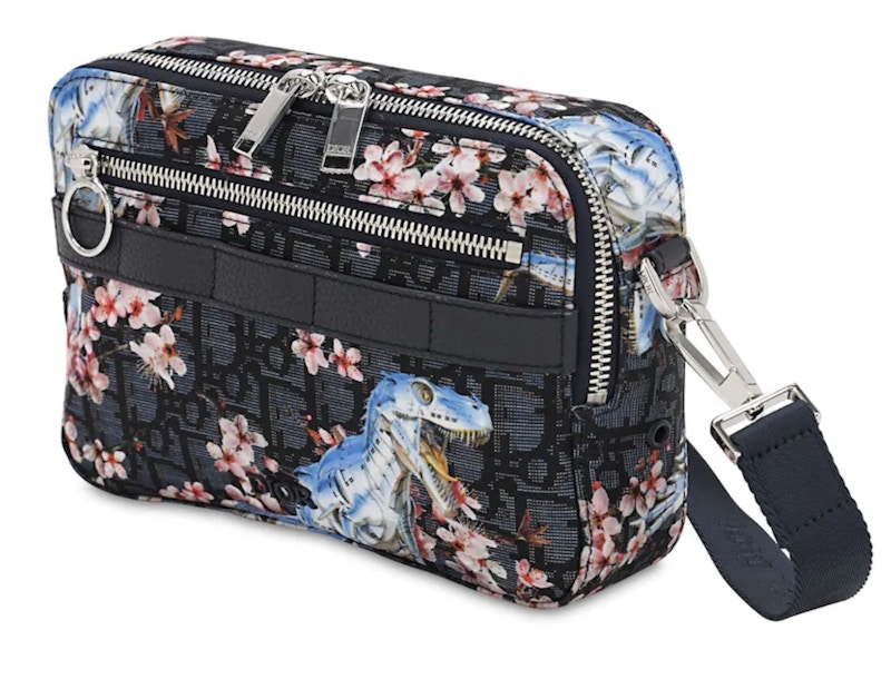 Lookbook Dior x Sorayama Bandolera Oblique Safari de Nylon Azul