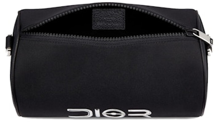 迪奥 x 空山基 黑色尼龙斜挎包 Lookbook 迪奥 x 空山基 黑色尼龙斜挎包