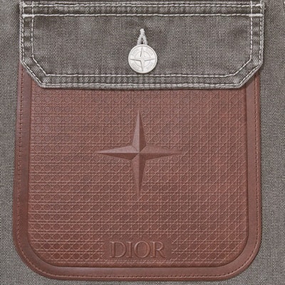 DIOR x STONE ISLAND FW24 Jaket Lengan Panjang Kelabu dengan Logo Oversized 493D496A385X-C987 Sizing DIOR x STONE ISLAND FW24 Jaket Lengan Panjang Kelabu dengan Logo Oversized 493D496A385X-C987